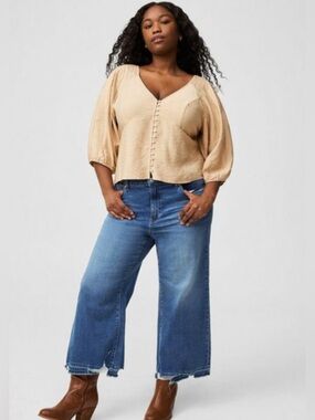 torrid Beige Button-Front Peasant Blouse • NWT • 28" p2p, 25.5" length